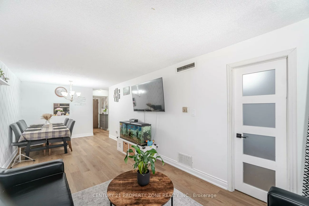 25, Agnes, Cooksville, Mississauga