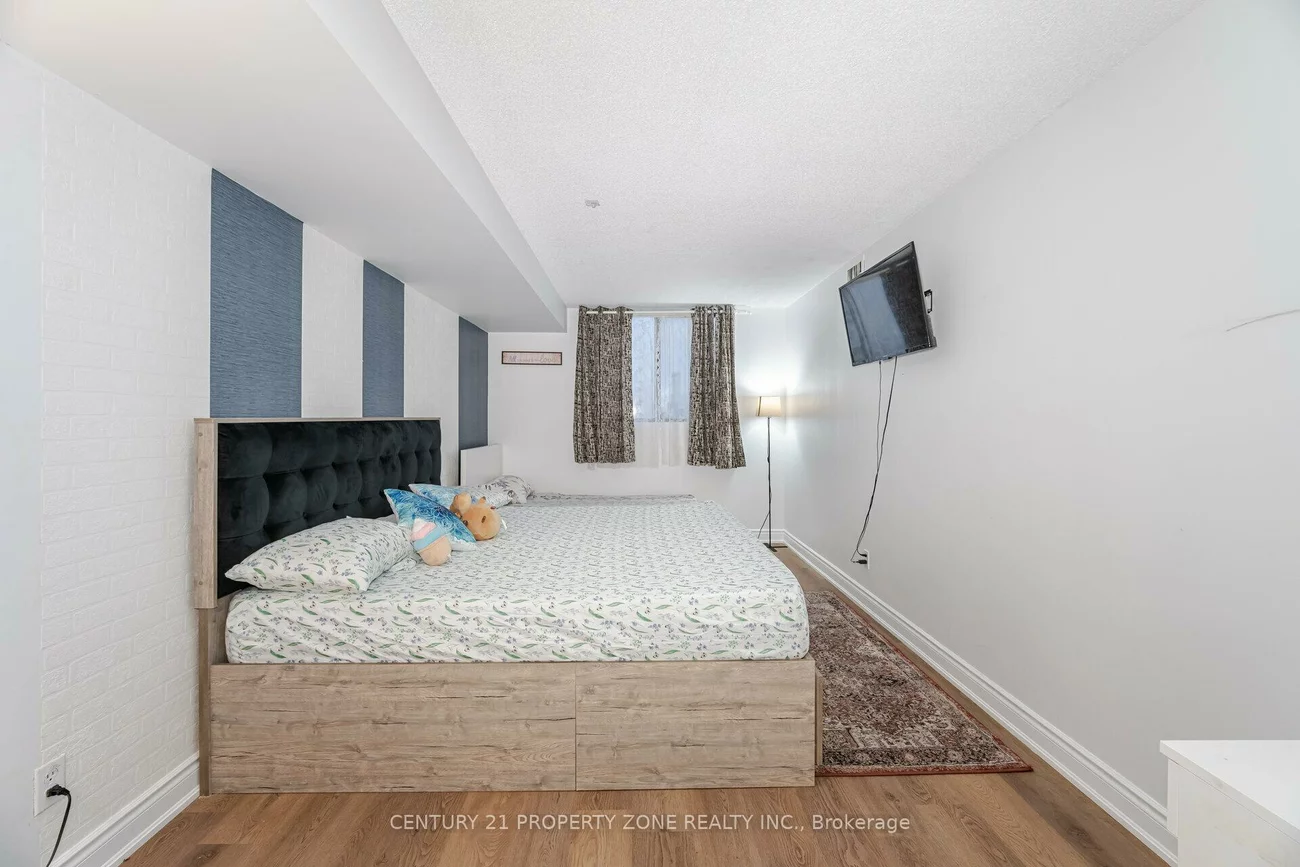 25, Agnes, Cooksville, Mississauga