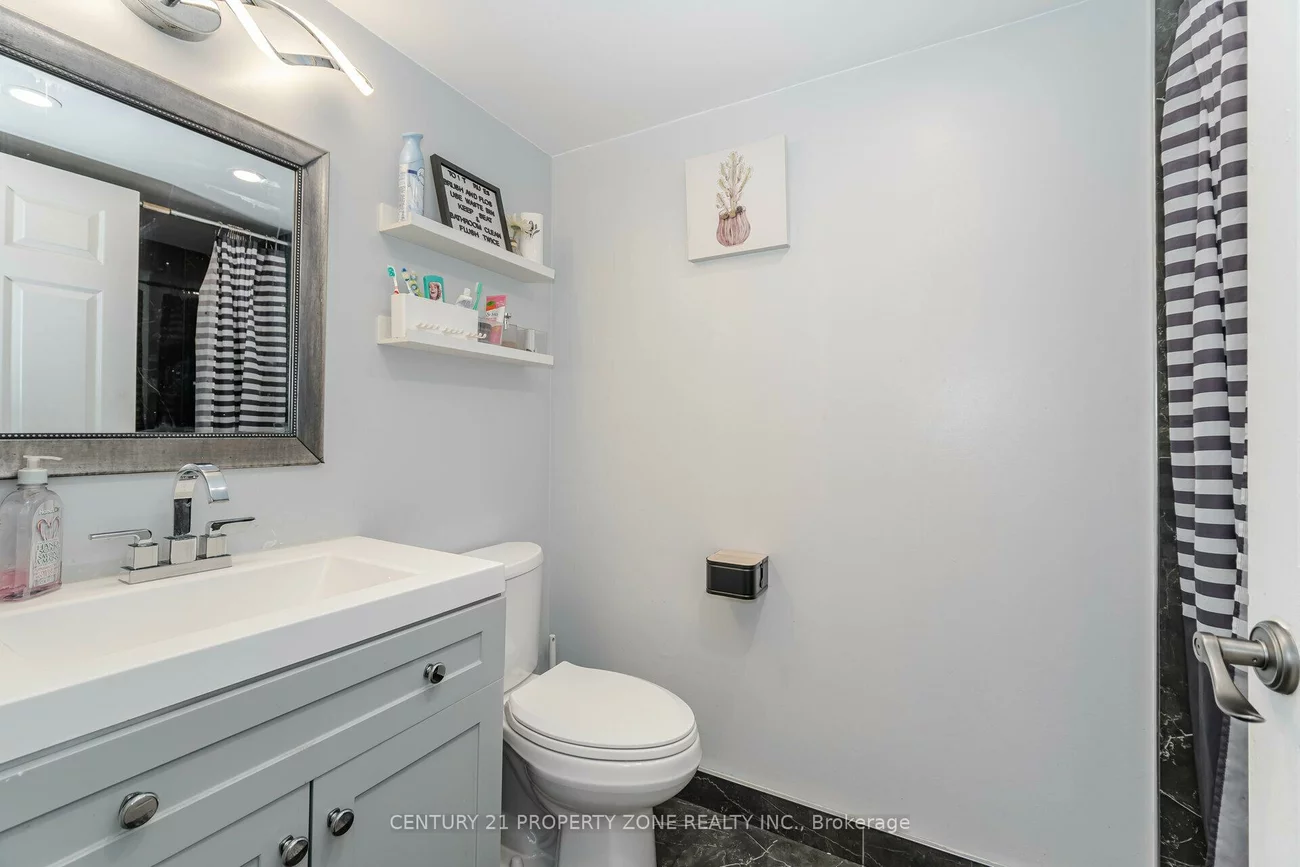 25, Agnes, Cooksville, Mississauga
