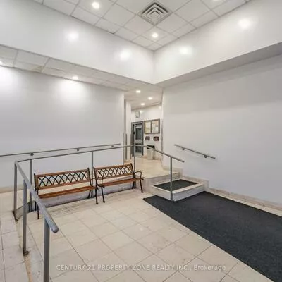 25, Agnes, Cooksville, Mississauga