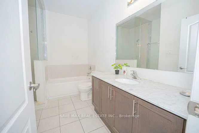 62, Preston Meadow, Hurontario, Mississauga