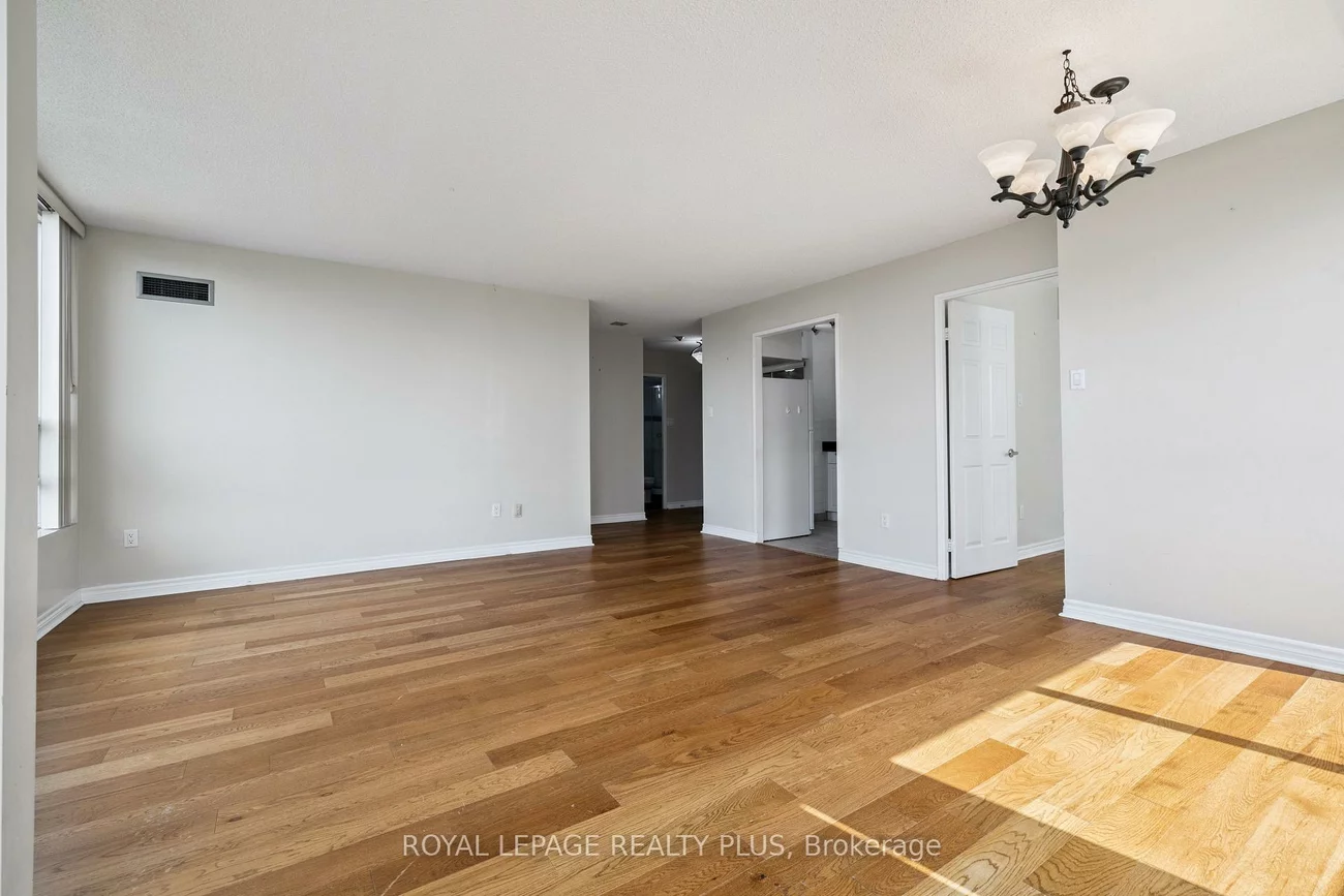 50, Kingsbridge Garden, Hurontario, Mississauga