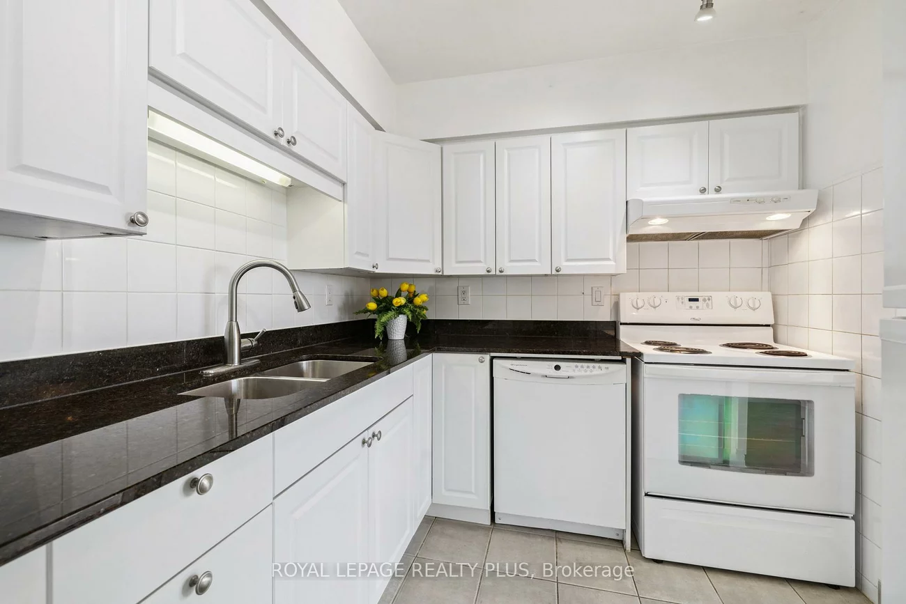 50, Kingsbridge Garden, Hurontario, Mississauga