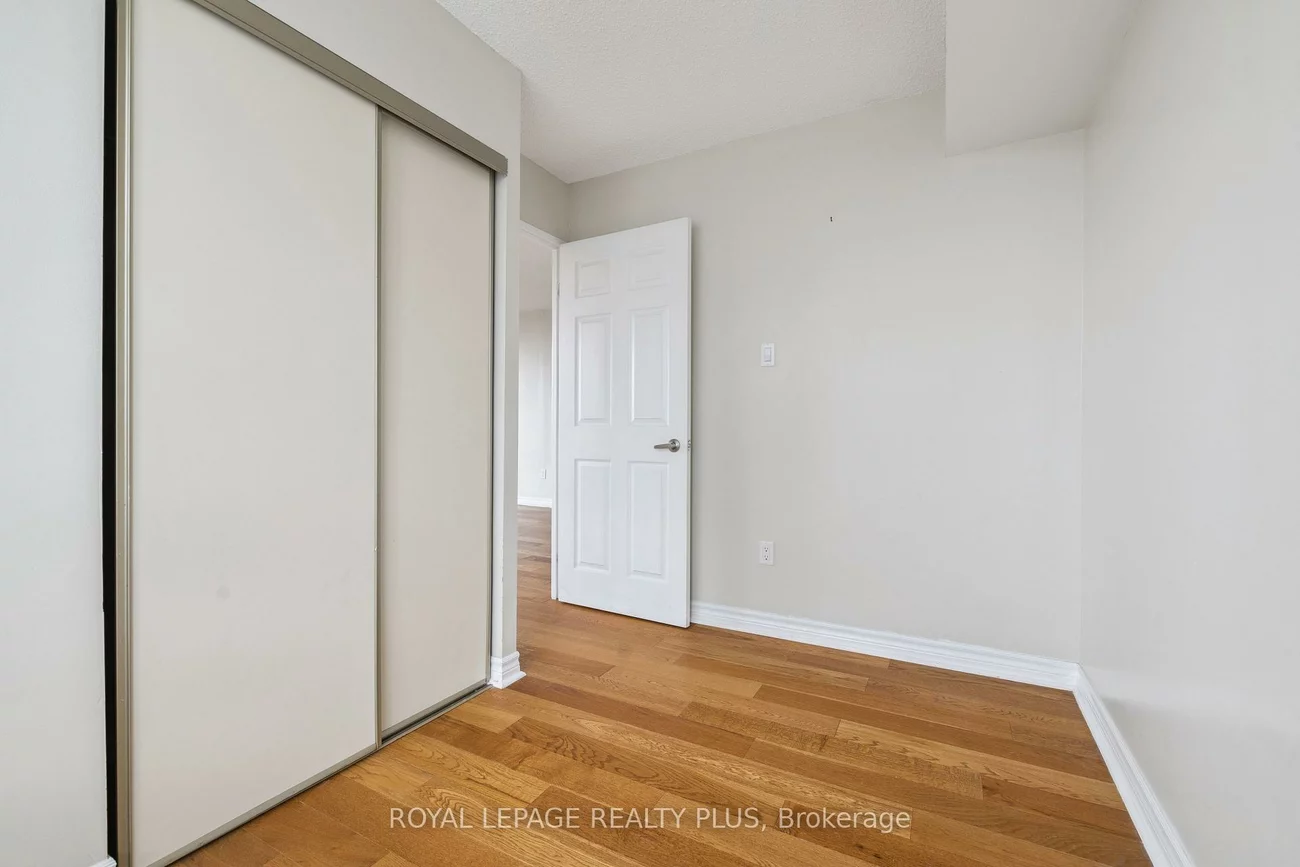 50, Kingsbridge Garden, Hurontario, Mississauga