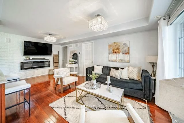700, Neighbourhood, Cooksville, Mississauga