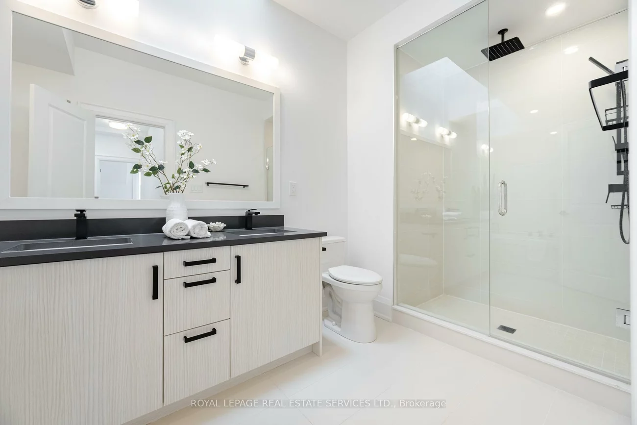 15, Lunar, Streetsville, Mississauga