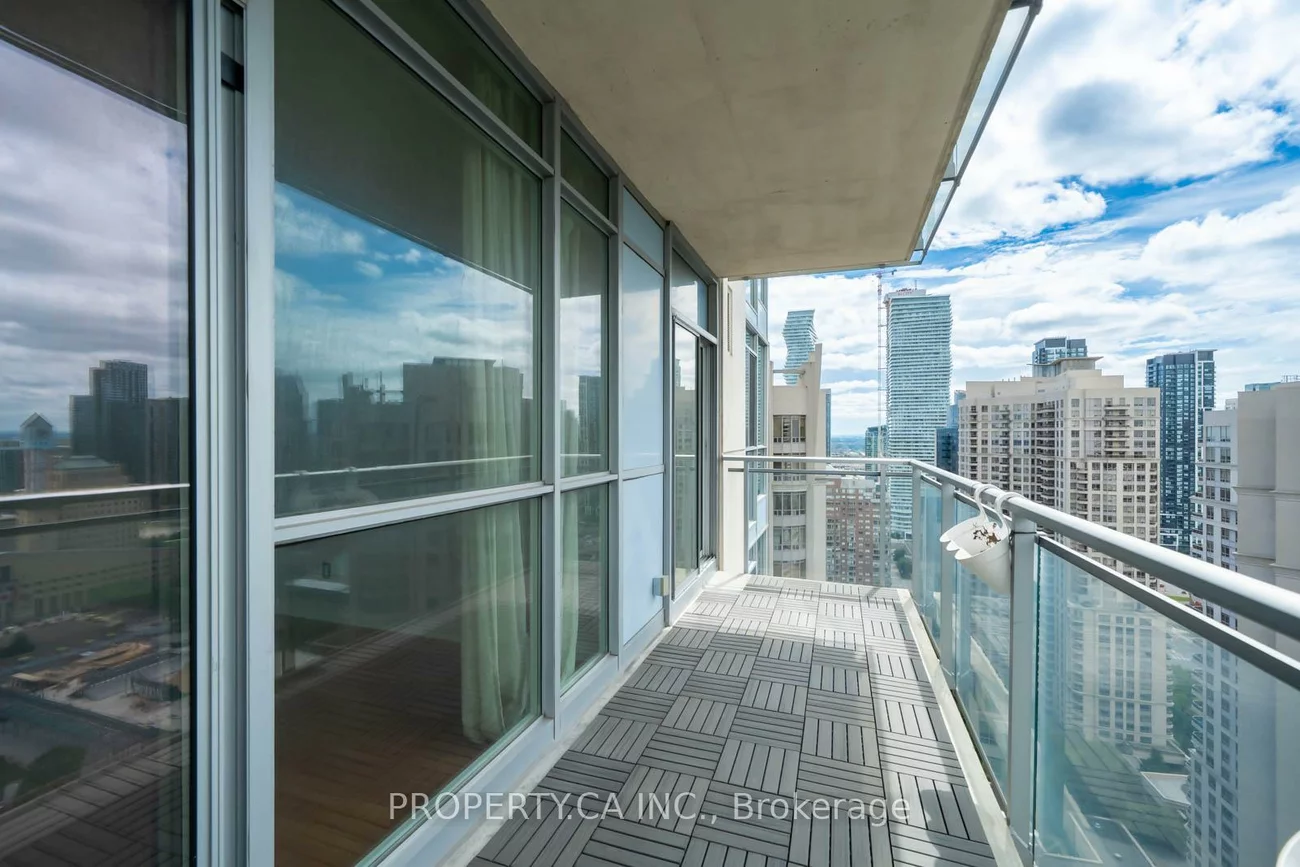 225, Webb, City Centre, Mississauga