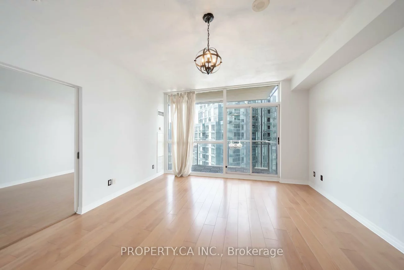 225, Webb, City Centre, Mississauga