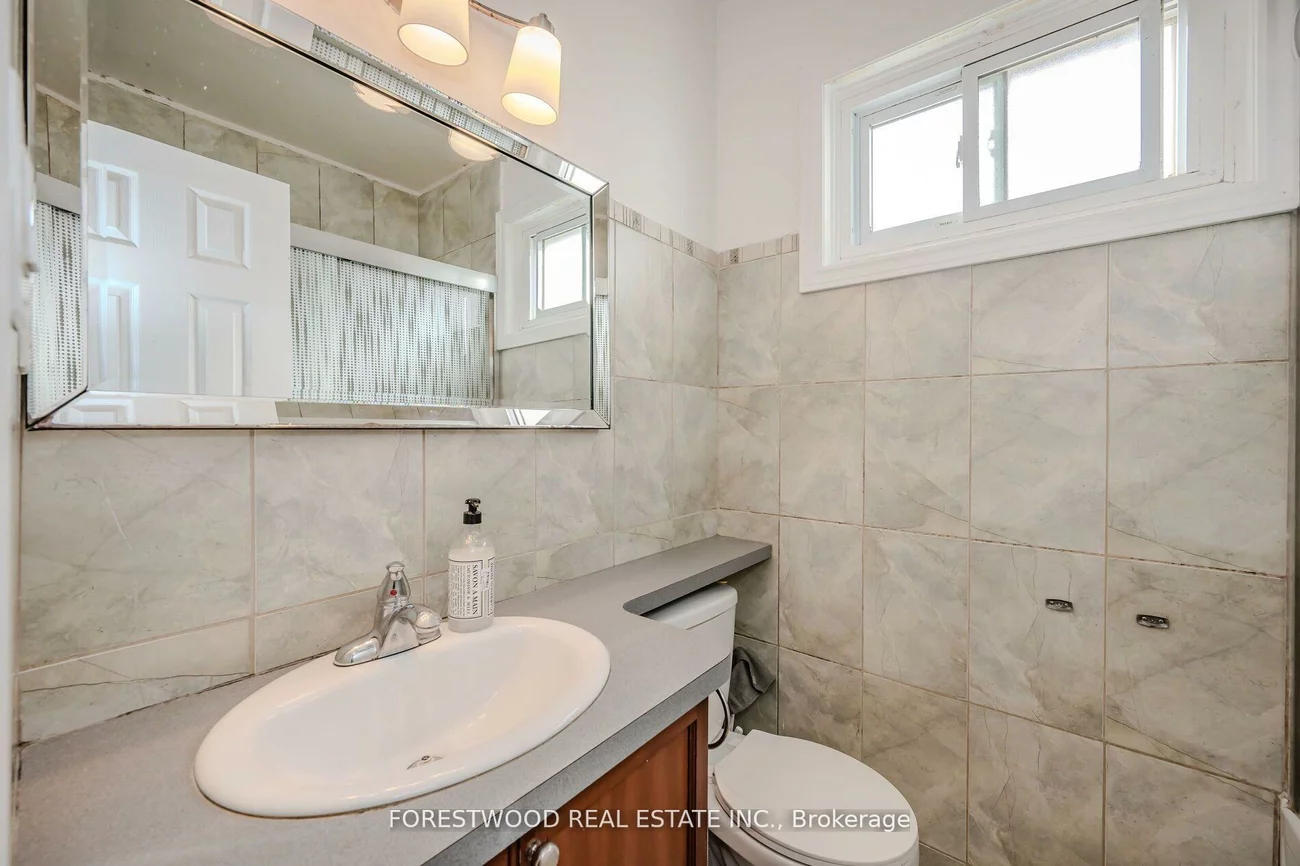 1221, Dundix, Applewood, Mississauga