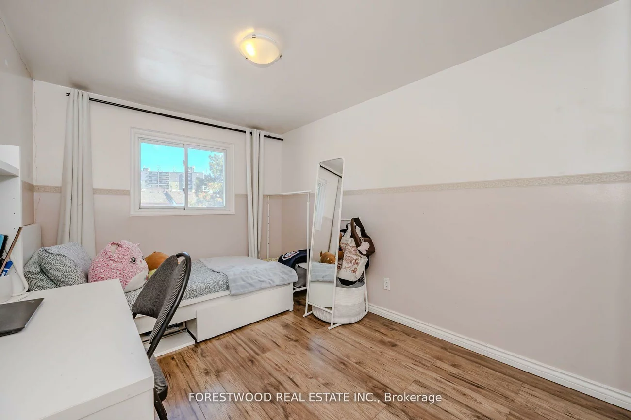 1221, Dundix, Applewood, Mississauga