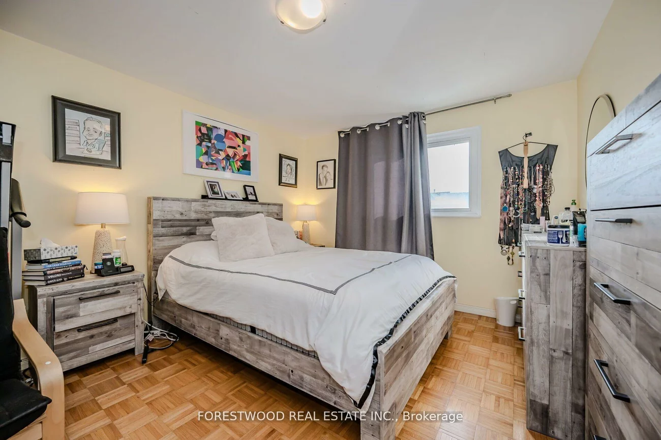 1221, Dundix, Applewood, Mississauga