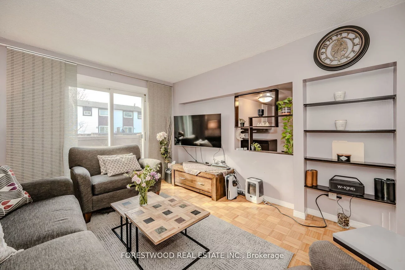 1221, Dundix, Applewood, Mississauga