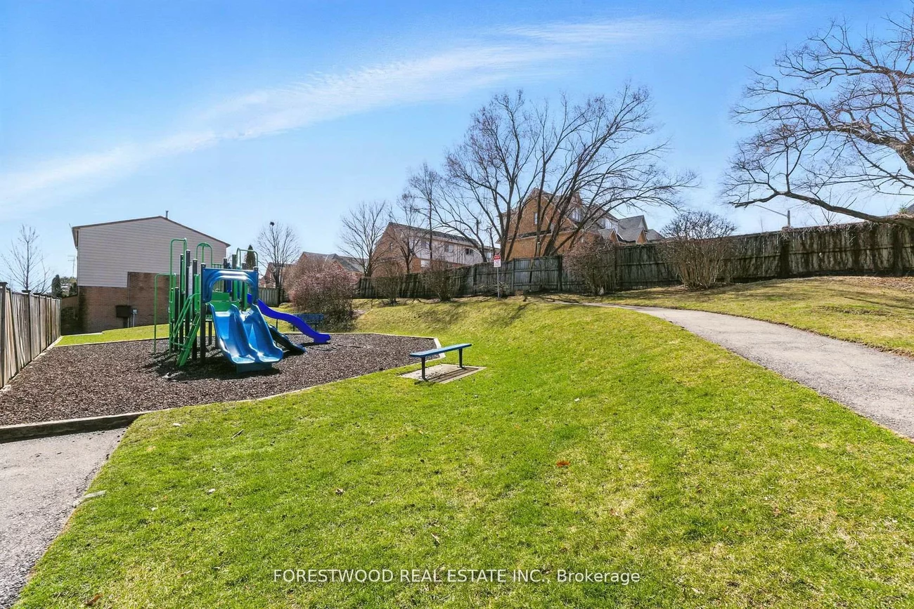 1221, Dundix, Applewood, Mississauga