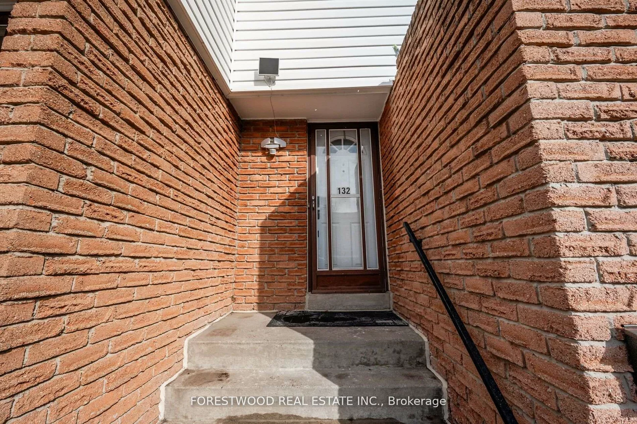 1221, Dundix, Applewood, Mississauga