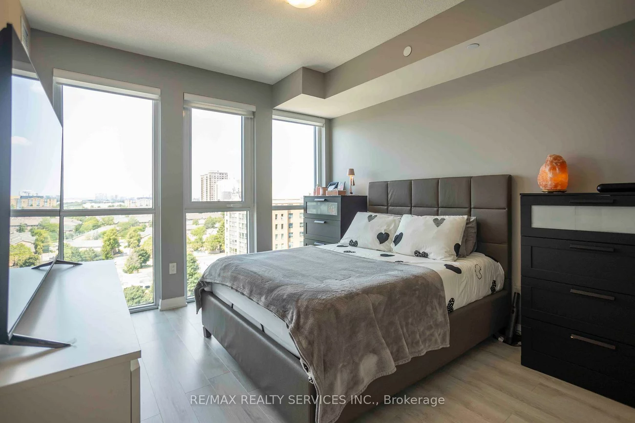 35, Watergarden, Hurontario, Mississauga