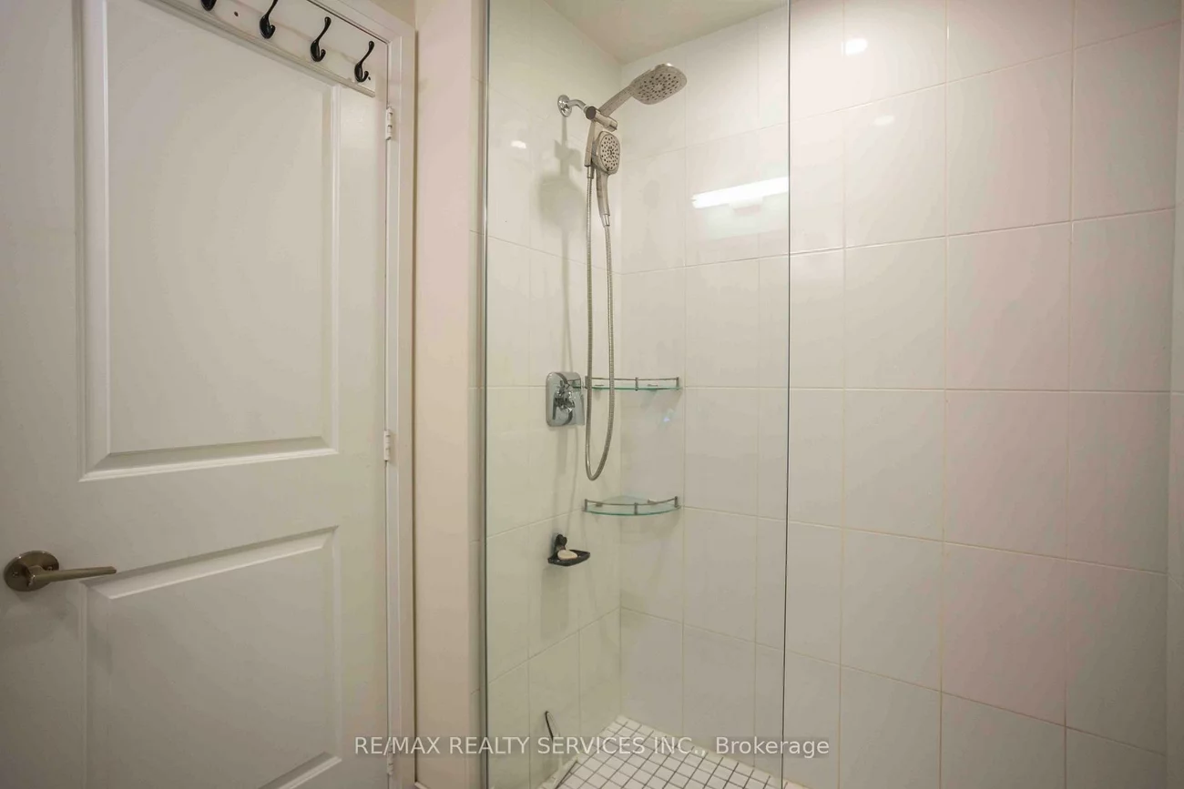 35, Watergarden, Hurontario, Mississauga