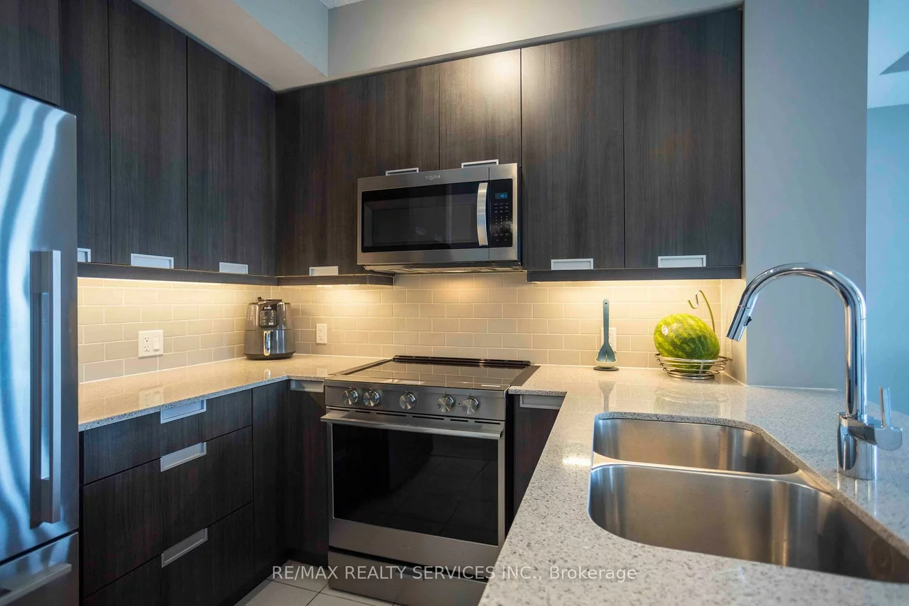 35, Watergarden, Hurontario, Mississauga