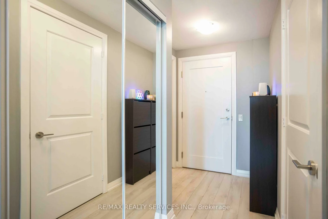 35, Watergarden, Hurontario, Mississauga
