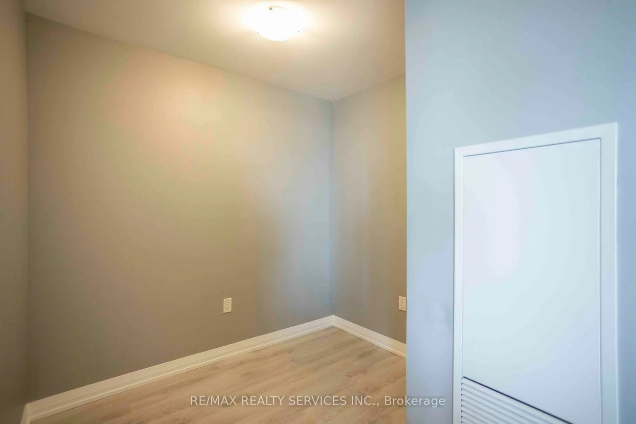 35, Watergarden, Hurontario, Mississauga