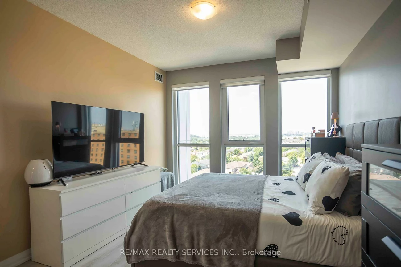 35, Watergarden, Hurontario, Mississauga