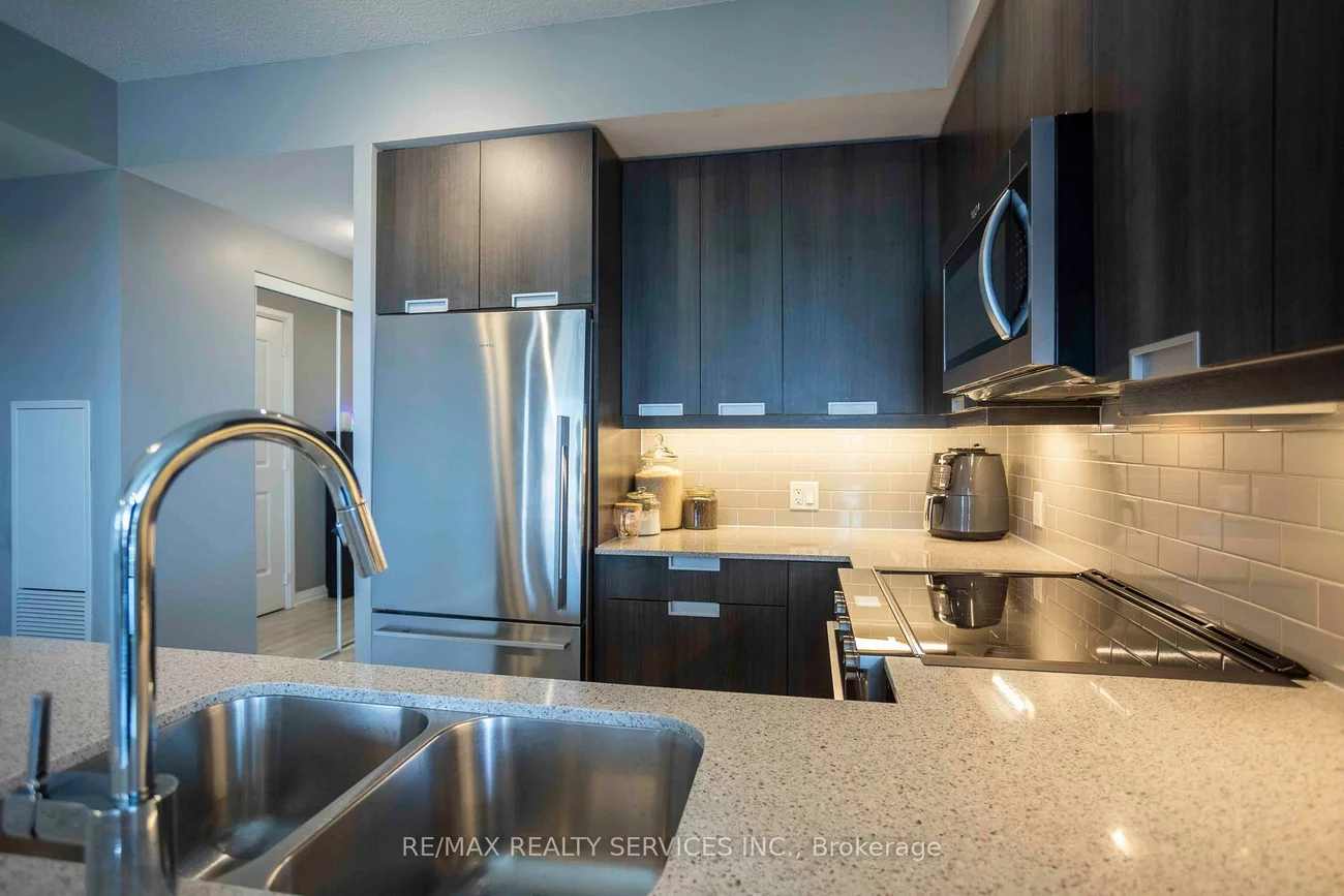35, Watergarden, Hurontario, Mississauga