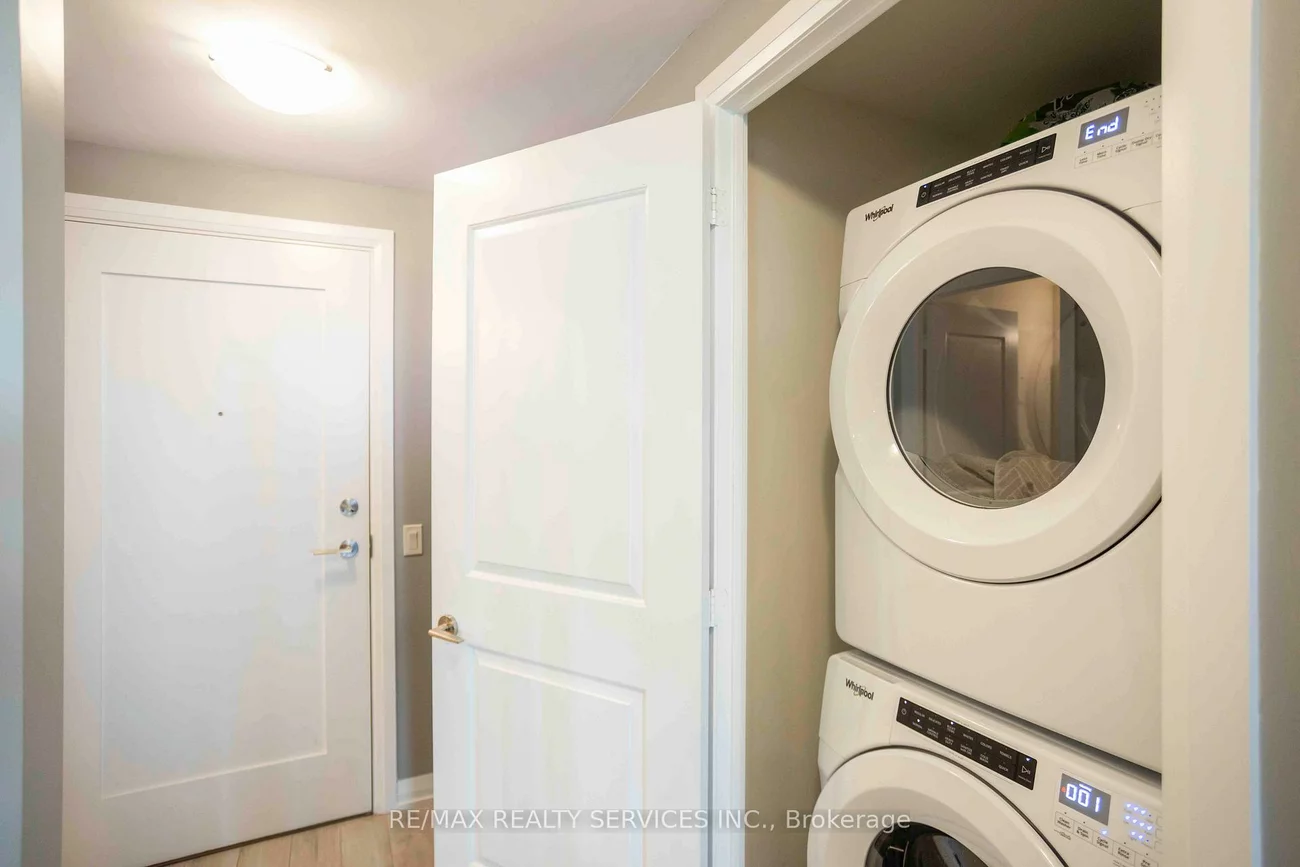 35, Watergarden, Hurontario, Mississauga