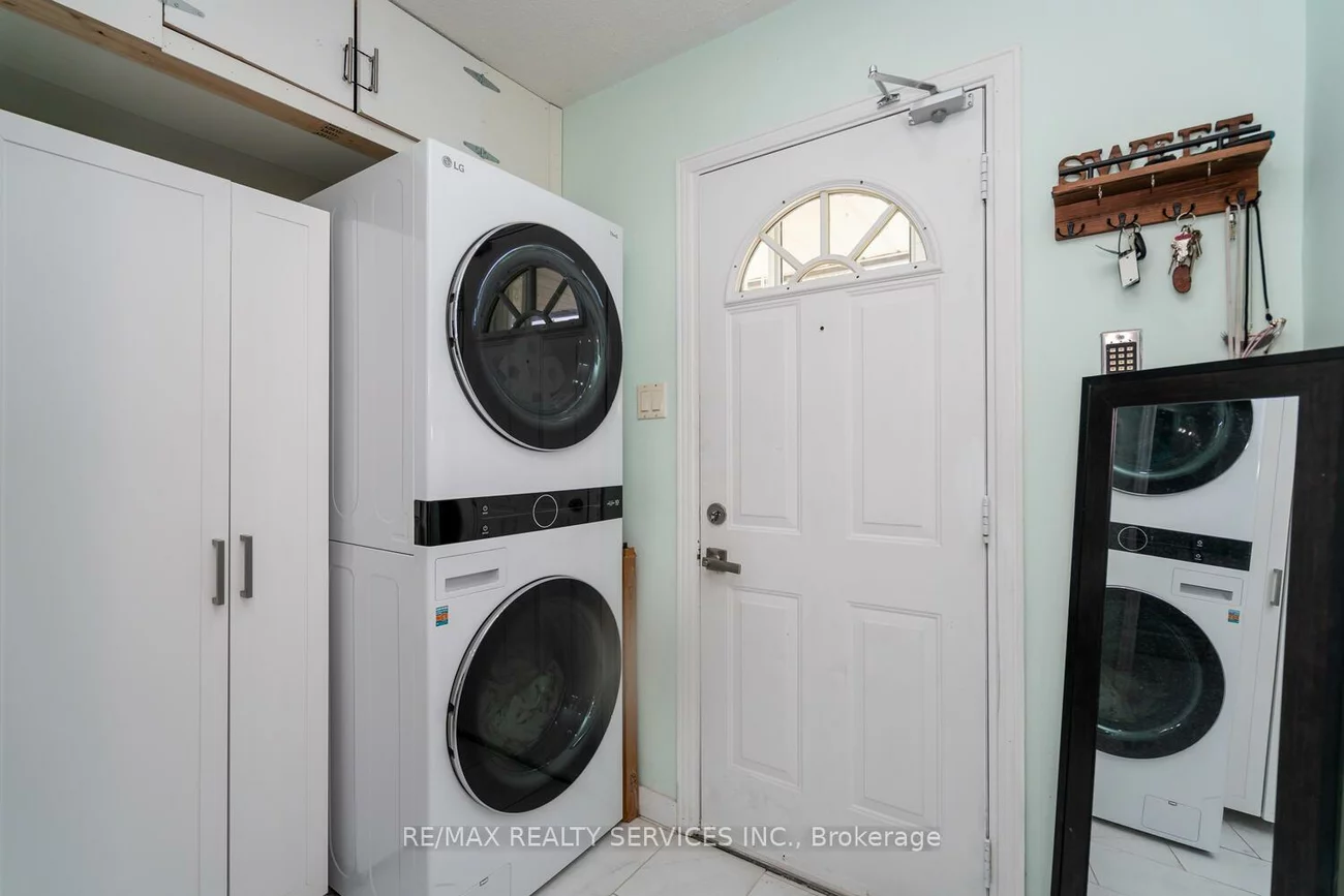 2825, Gananoque, Meadowvale, Mississauga