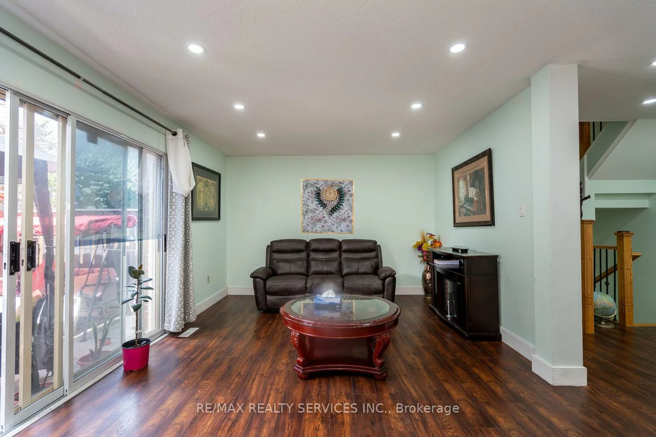 2825, Gananoque, Meadowvale, Mississauga