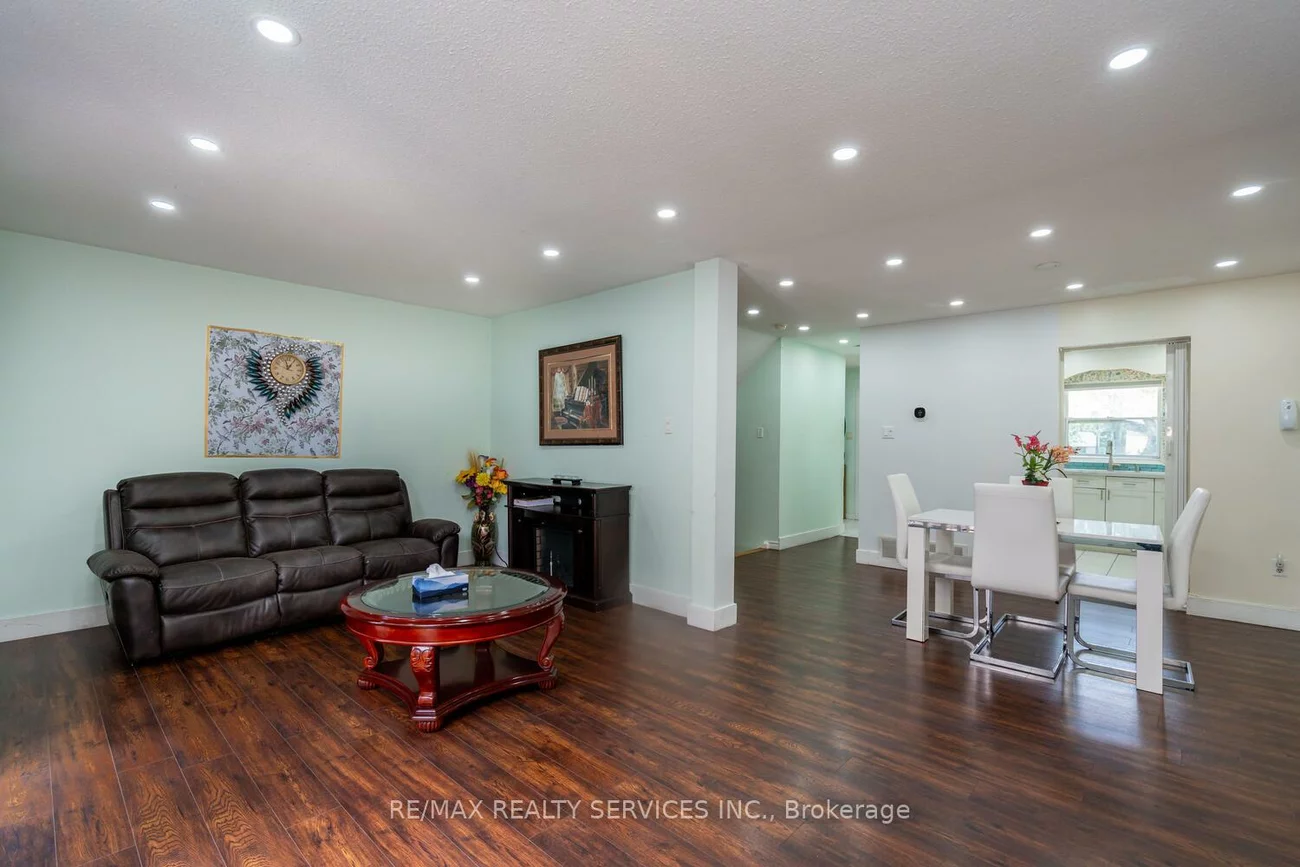 2825, Gananoque, Meadowvale, Mississauga