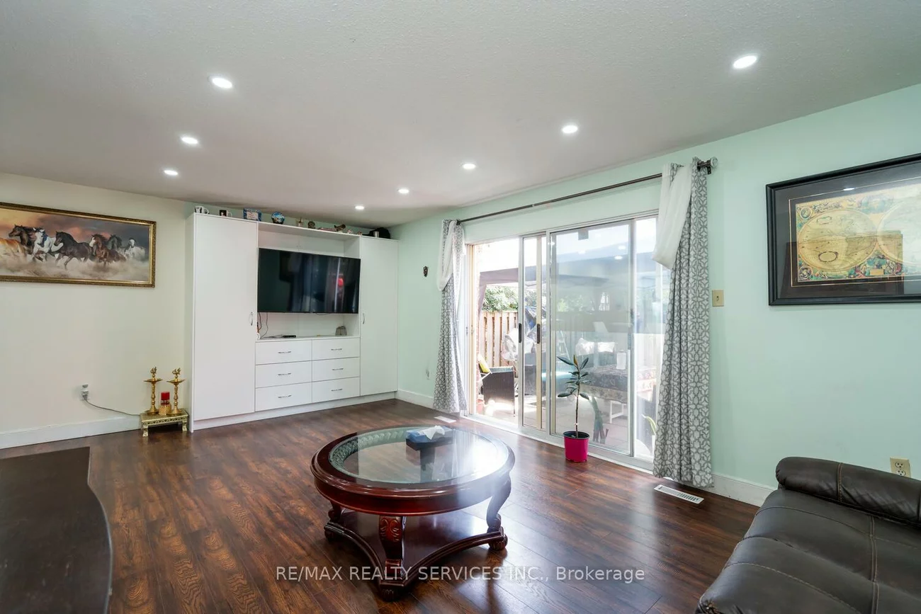 2825, Gananoque, Meadowvale, Mississauga