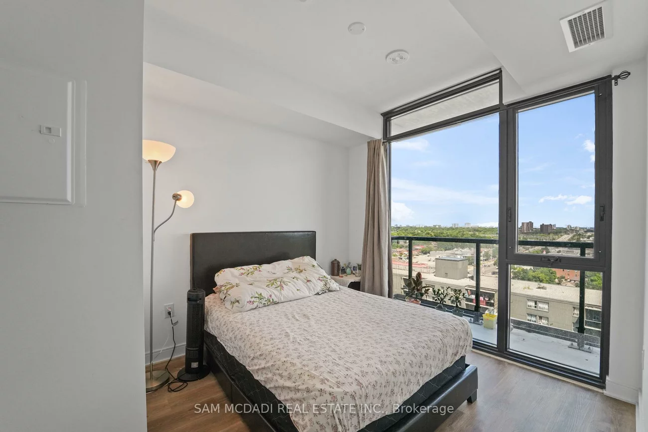 86, Dundas, Cooksville, Mississauga
