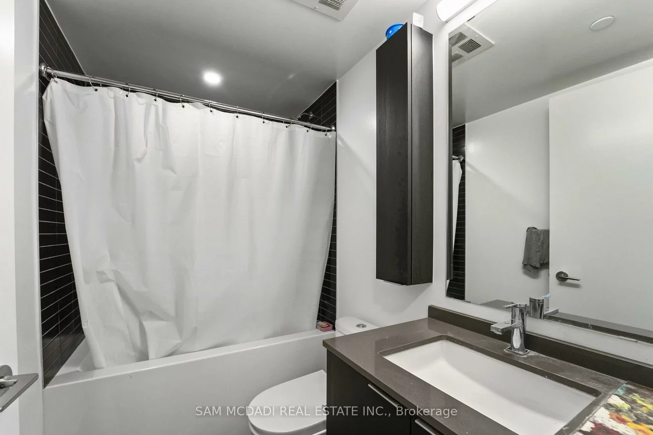 86, Dundas, Cooksville, Mississauga