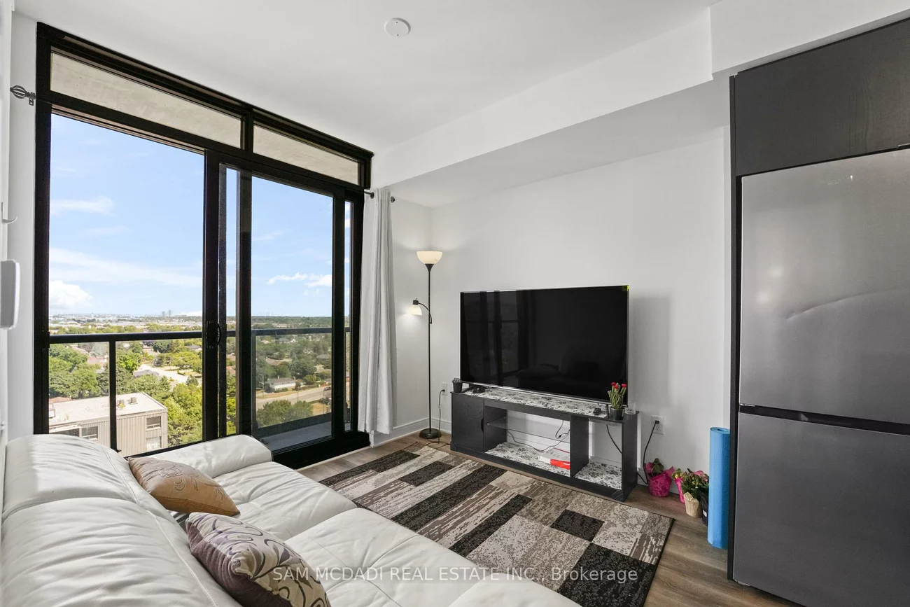 86, Dundas, Cooksville, Mississauga