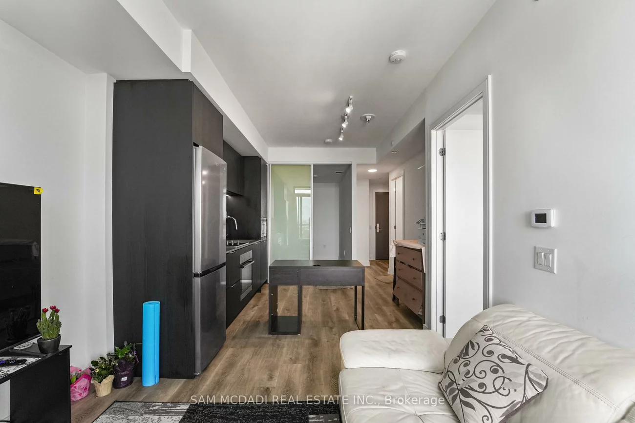86, Dundas, Cooksville, Mississauga