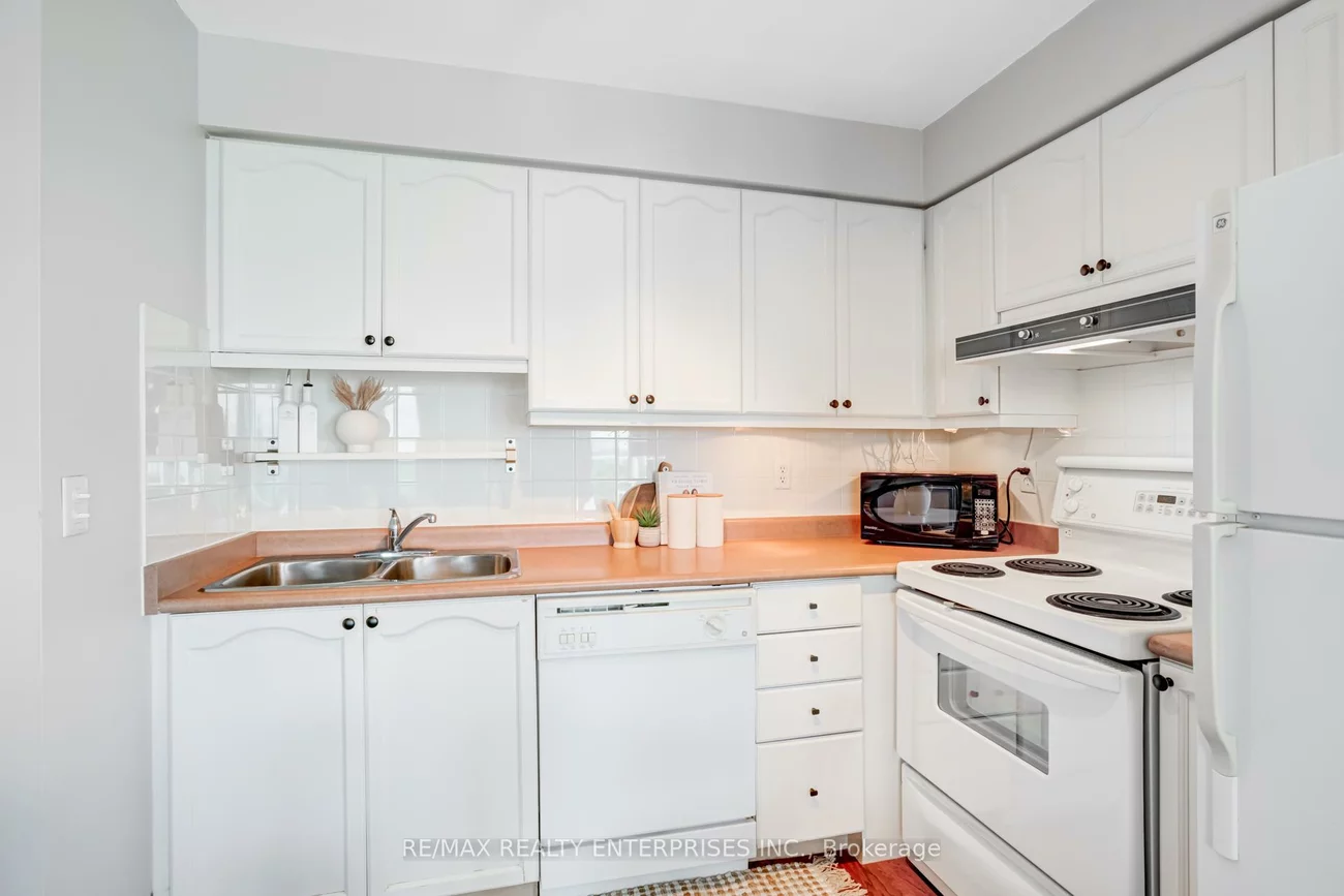 2545, Erin Centre, Central Erin Mills, Mississauga