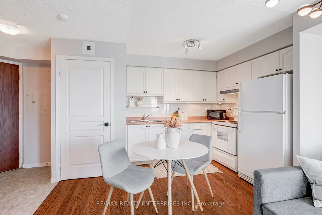 2545, Erin Centre, Central Erin Mills, Mississauga