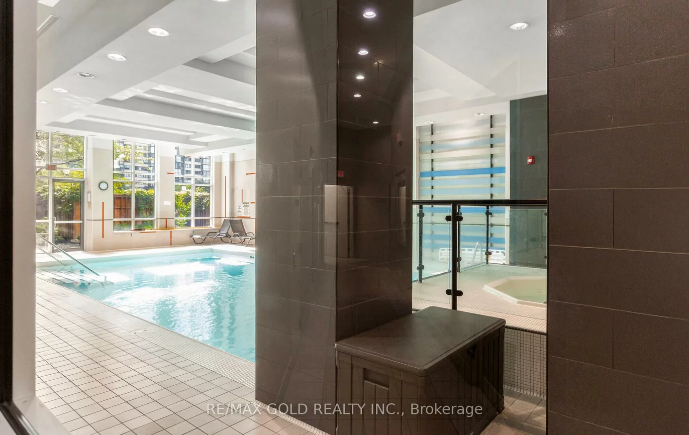 330, Burnhamthorpe, City Centre, Mississauga