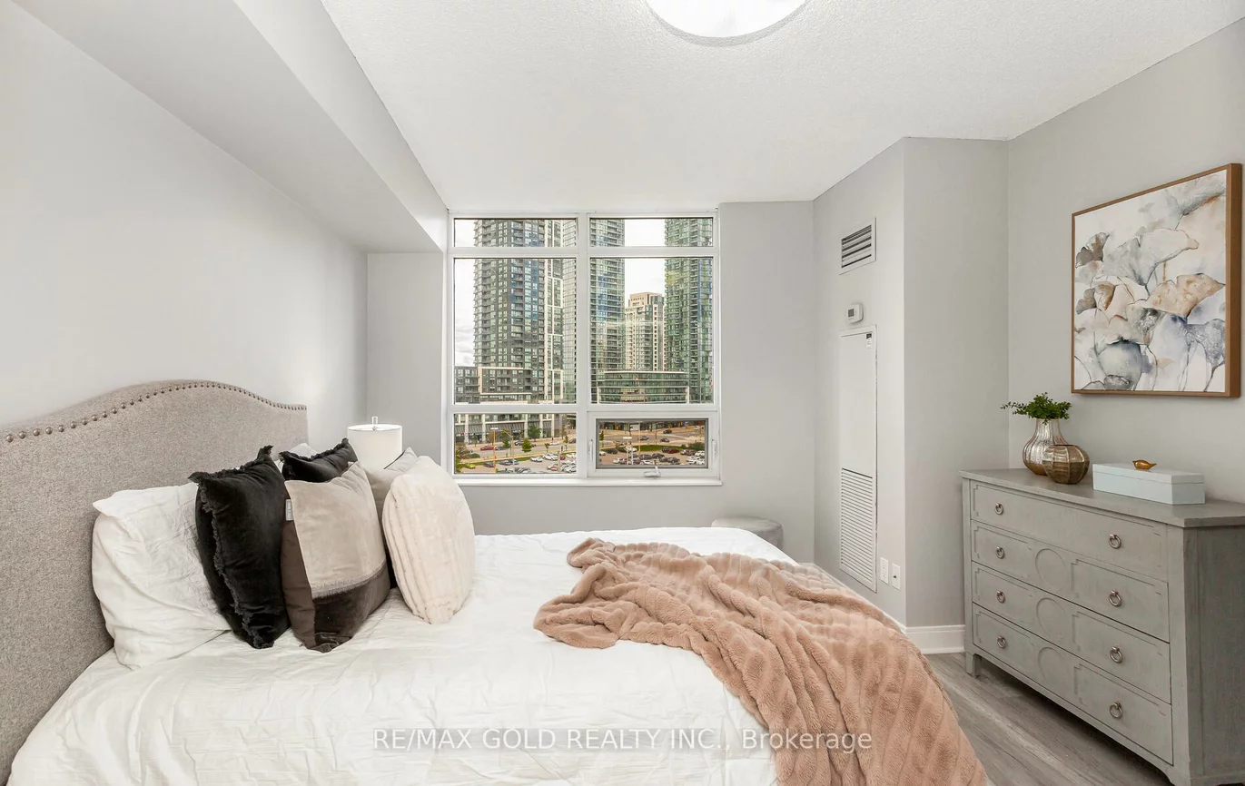 330, Burnhamthorpe, City Centre, Mississauga