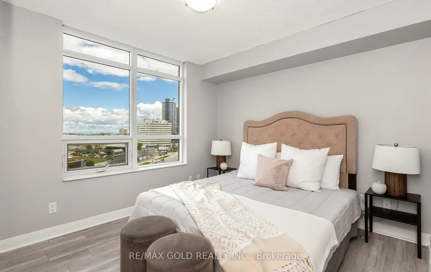 330, Burnhamthorpe, City Centre, Mississauga
