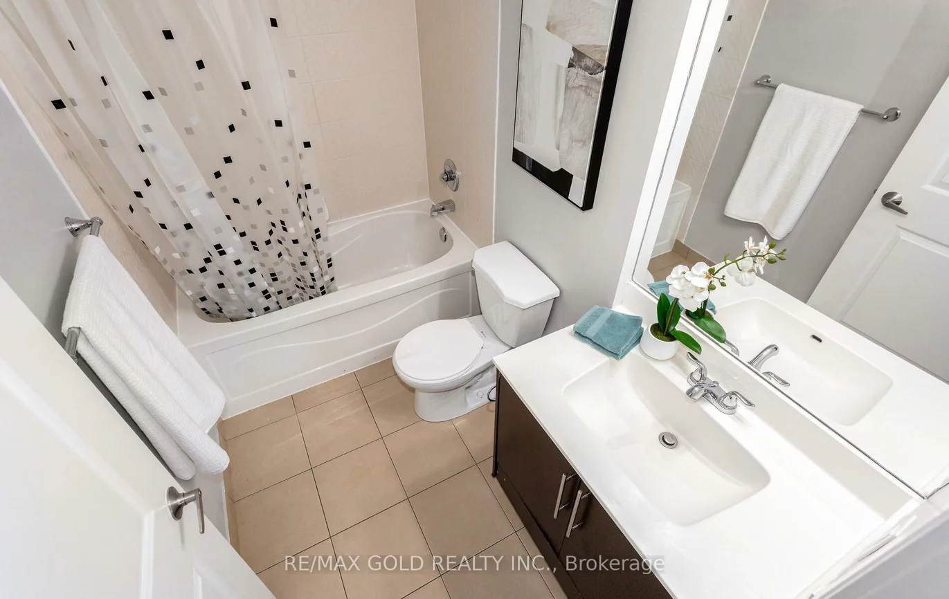 330, Burnhamthorpe, City Centre, Mississauga