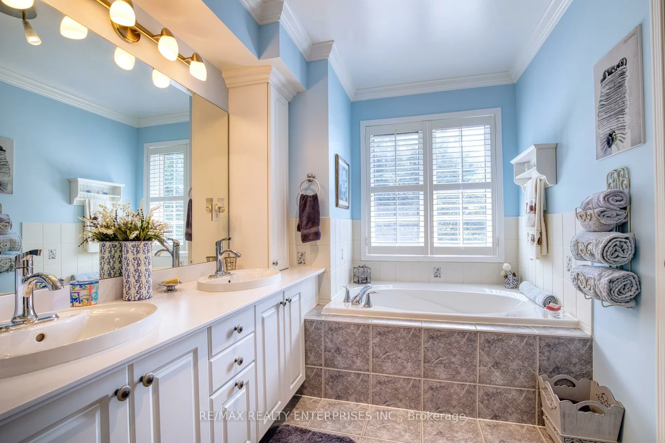 23, Ellen, Streetsville, Mississauga