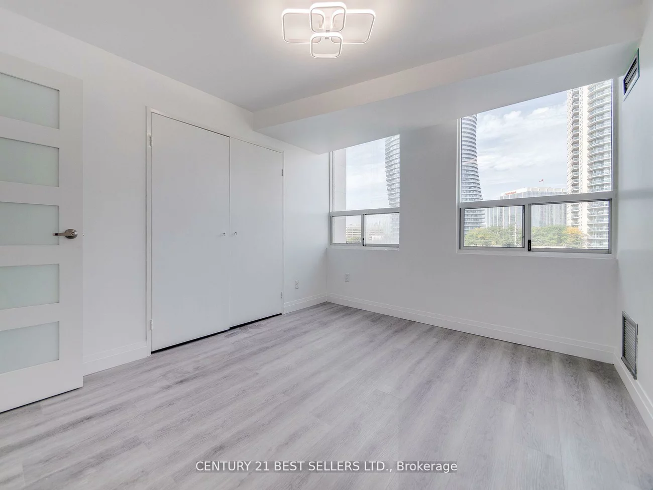 3650, Kaneff, Mississauga Valleys, Mississauga