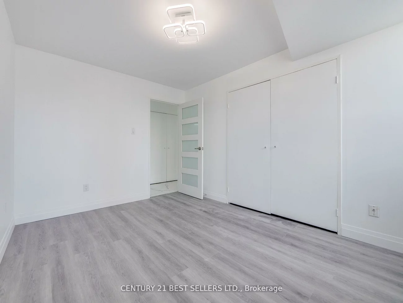 3650, Kaneff, Mississauga Valleys, Mississauga