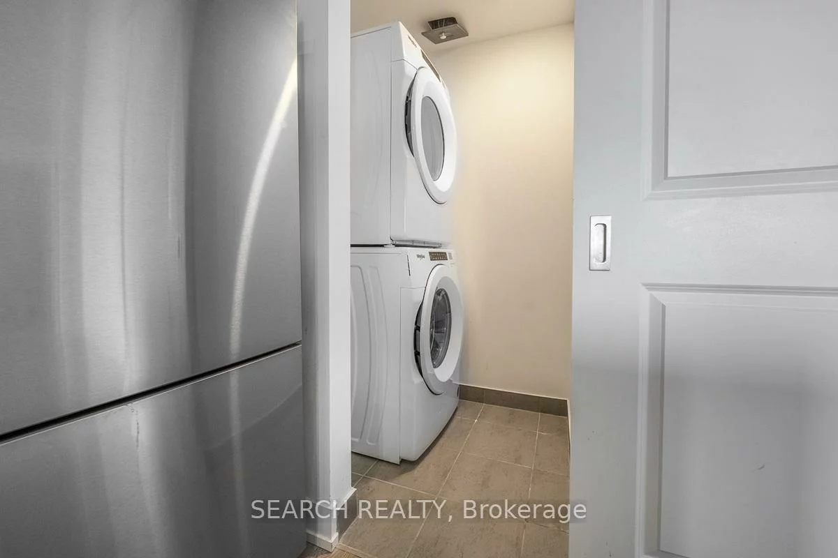 1063, Douglas McCurdy, Lakeview, Mississauga