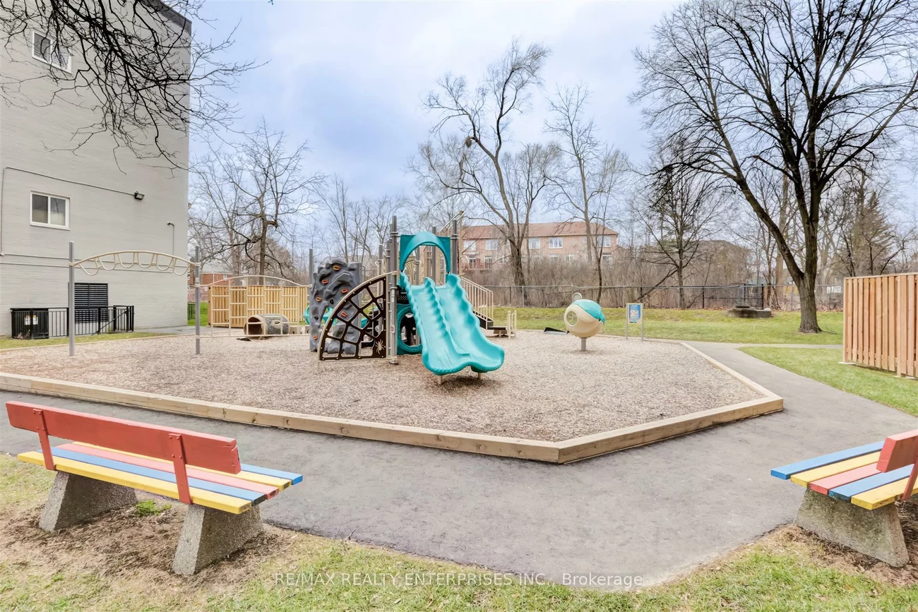 2001, Bonnymede, Clarkson, Mississauga