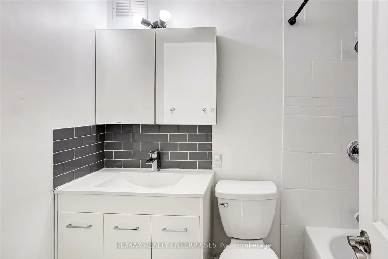 2001, Bonnymede, Clarkson, Mississauga