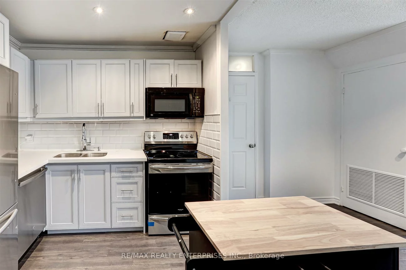 2001, Bonnymede, Clarkson, Mississauga