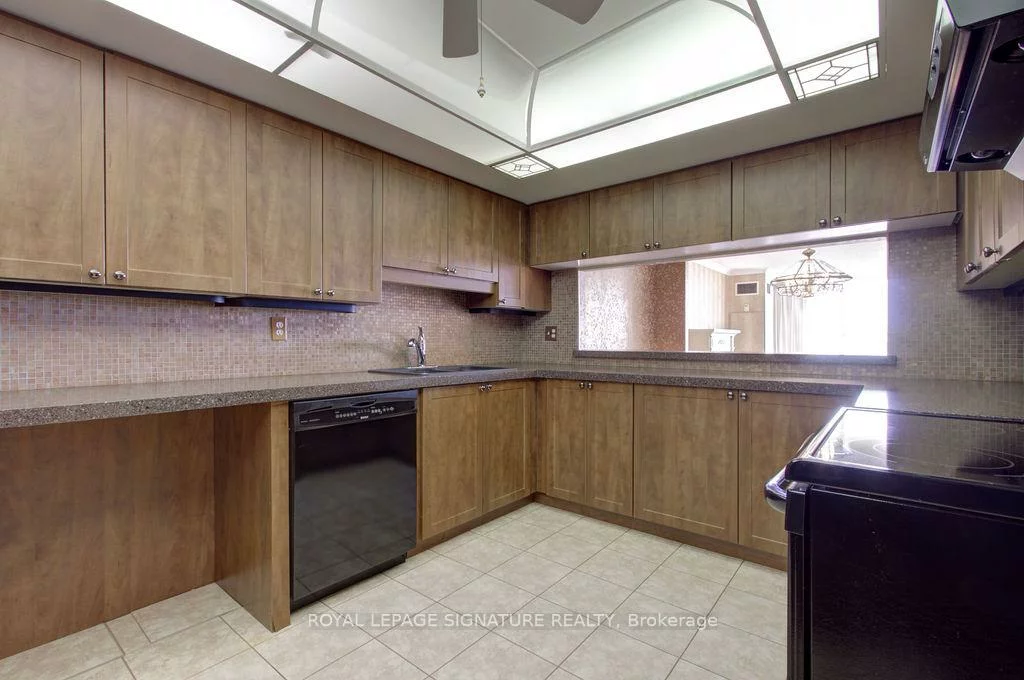 1271, Walden, Clarkson, Mississauga