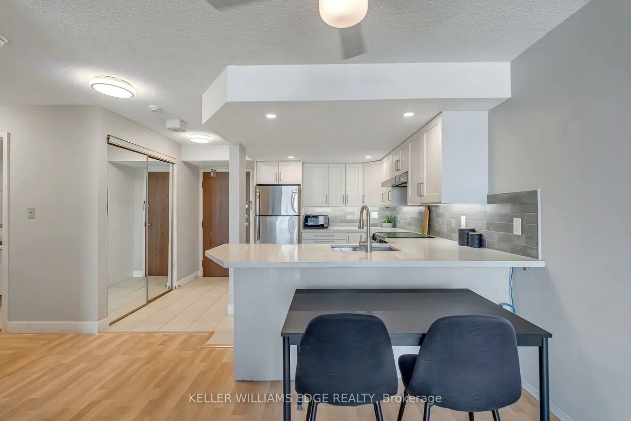 25, Agnes, Cooksville, Mississauga