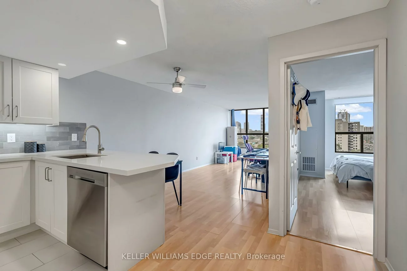 25, Agnes, Cooksville, Mississauga